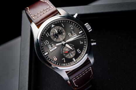 Comprare Orologio Falso IWC Pilot Calendario Perpetuo Data Digitale Mese Spitfire